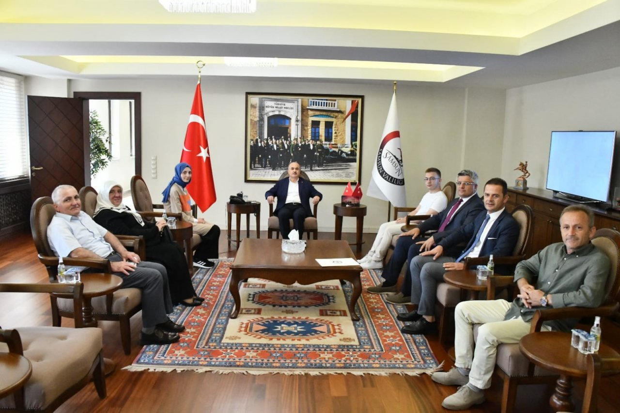 Vali Dağlı’dan Samsun’un gururlarına ödül