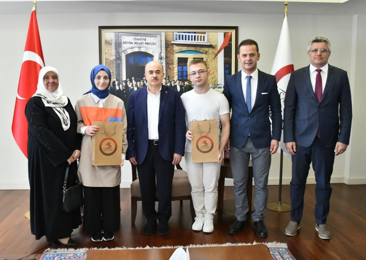 Vali Dağlı’dan Samsun’un gururlarına ödül