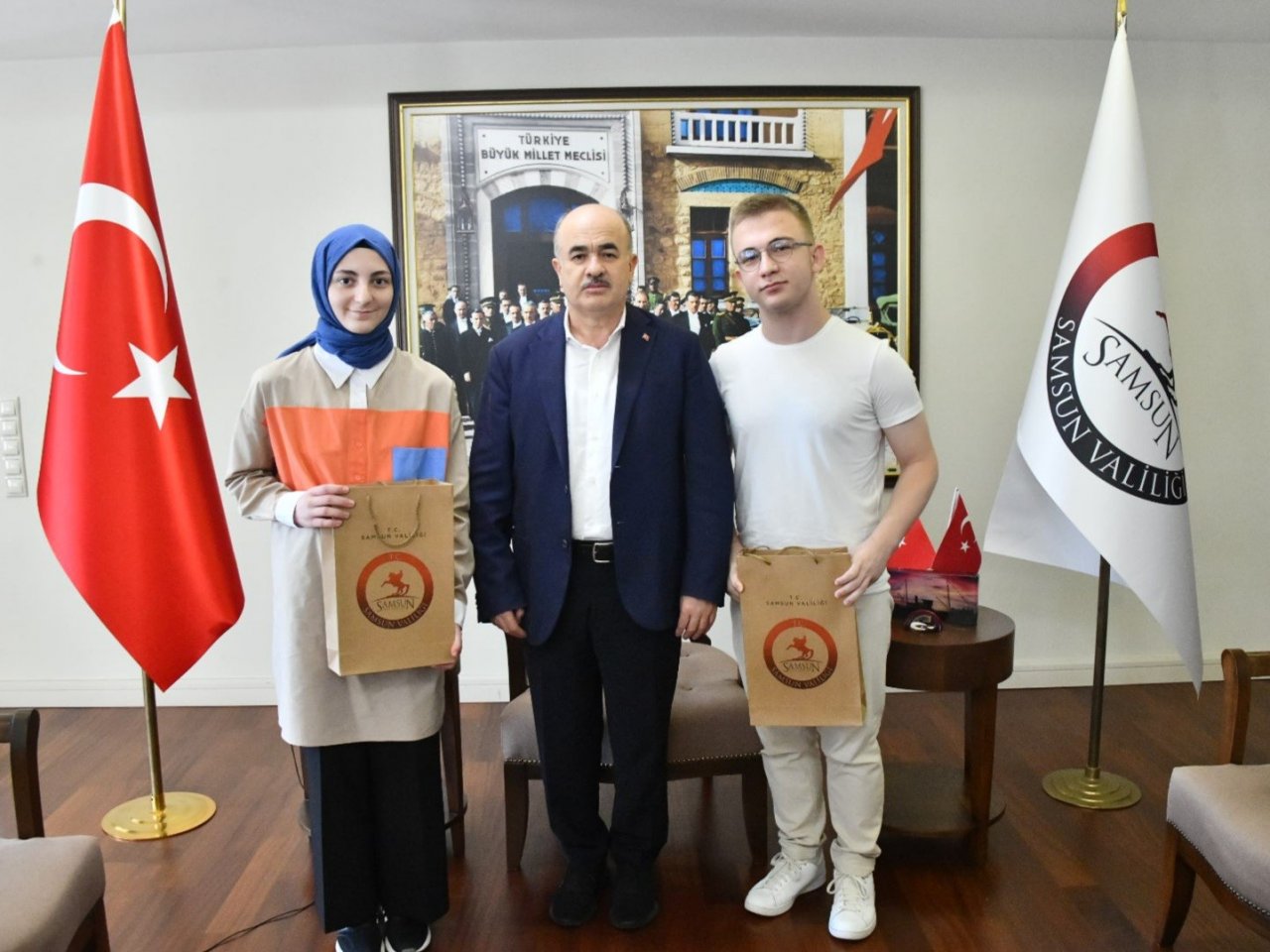 Vali Dağlı’dan Samsun’un gururlarına ödül