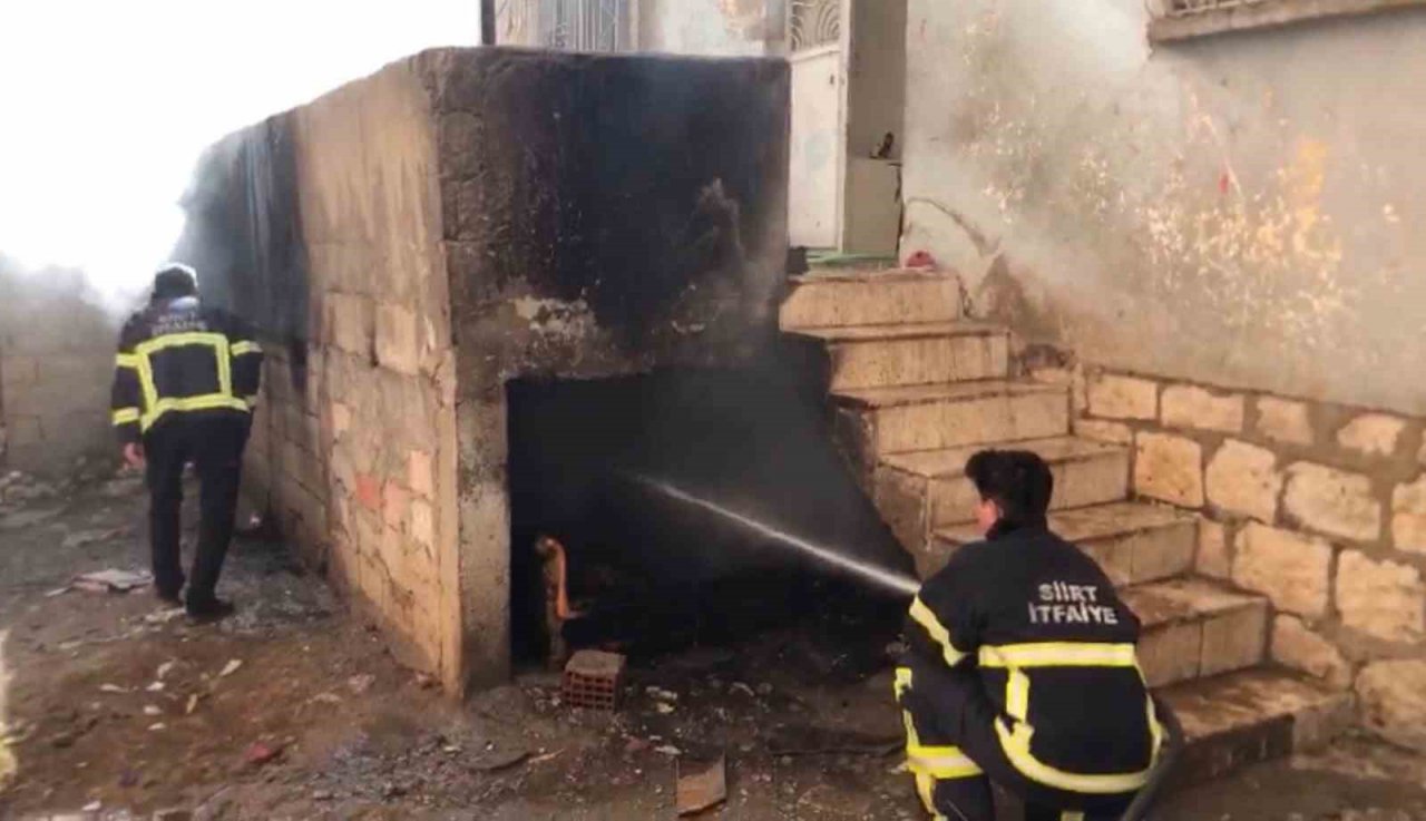 Siirt’te bir evin deposunda yangın çıktı