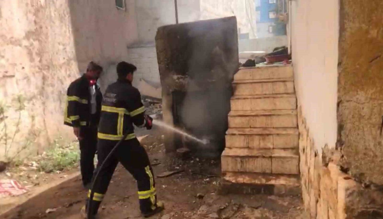 Siirt’te bir evin deposunda yangın çıktı