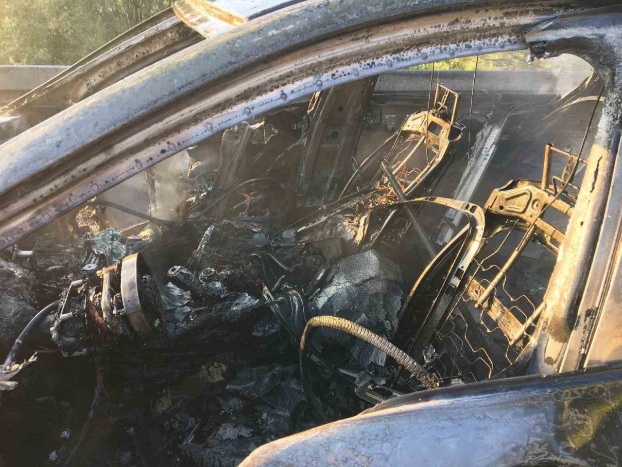 Lüks araçtan geriye hurda yığını kaldı