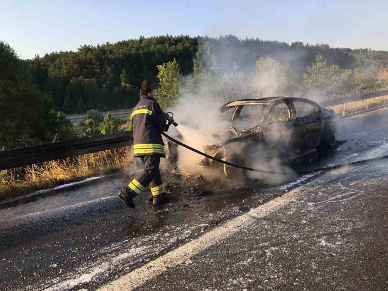 Lüks araçtan geriye hurda yığını kaldı