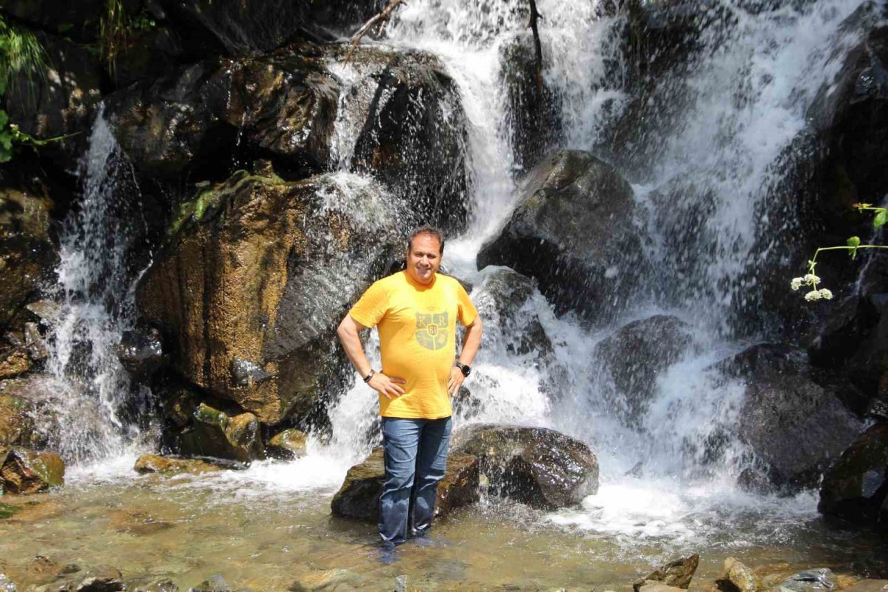 120 metreden akan şelale görenleri büyülüyor