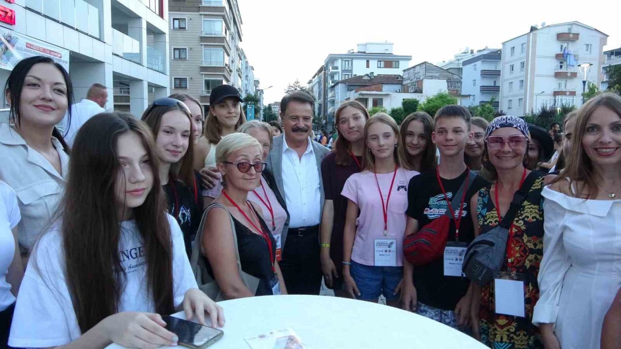 ‘Uluslararası Atakum Halk Dansları ve Müzik Şenliği’ başladı