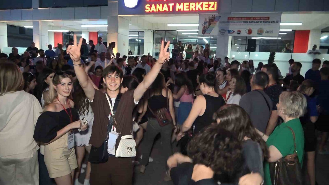 ‘Uluslararası Atakum Halk Dansları ve Müzik Şenliği’ başladı