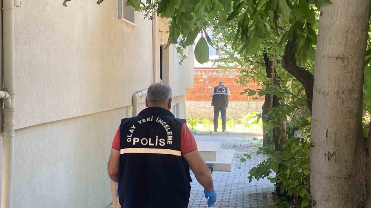 Eşi tarafından bıçaklanan yaşlı kadın ağır yaralandı