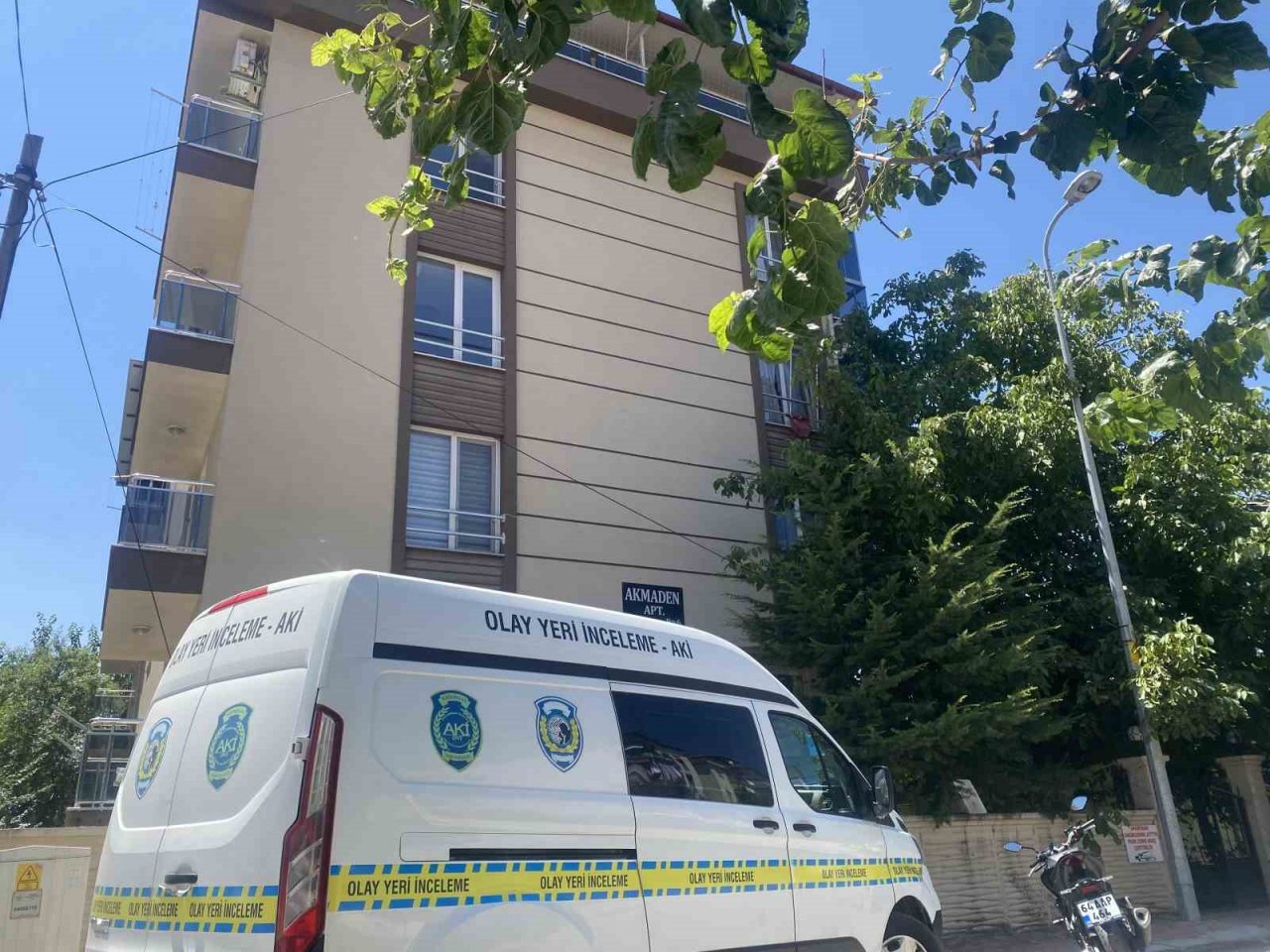 Eşi tarafından bıçaklanan yaşlı kadın ağır yaralandı