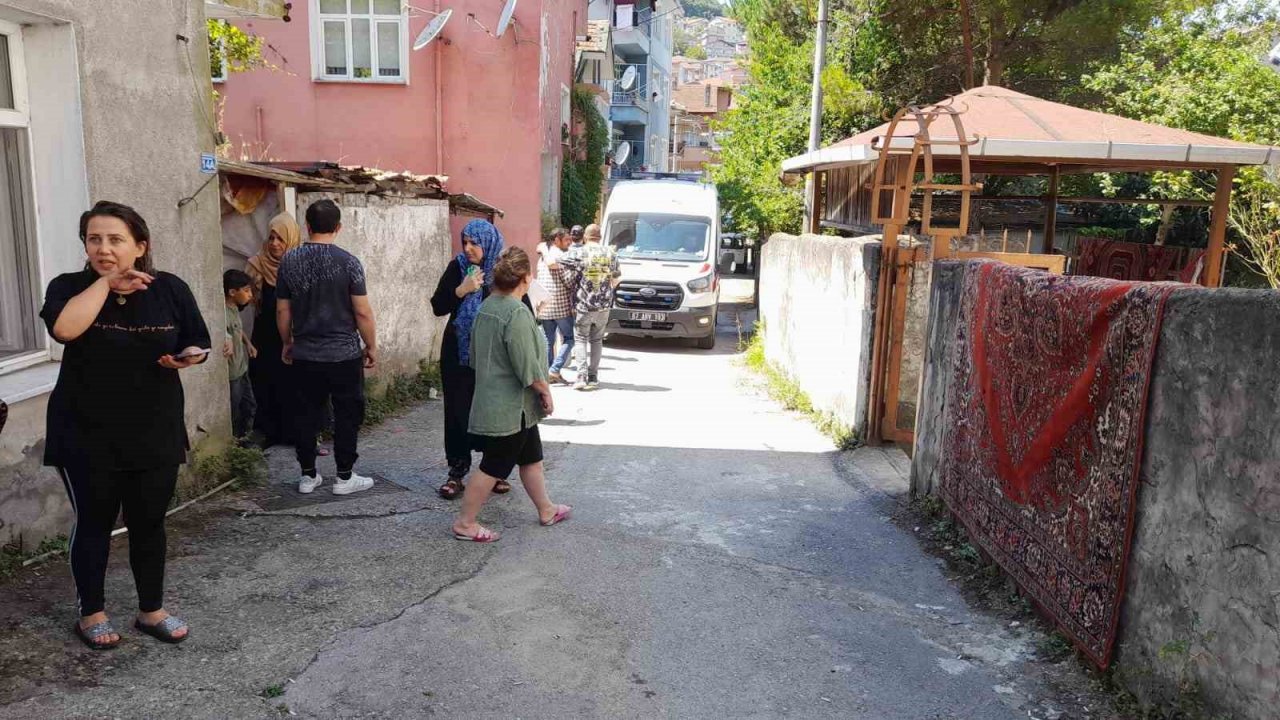 Kargo aracının altında kalan çocuk ağır yaralandı