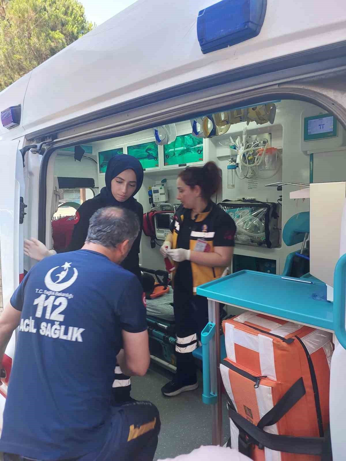 Kargo aracının altında kalan çocuk ağır yaralandı