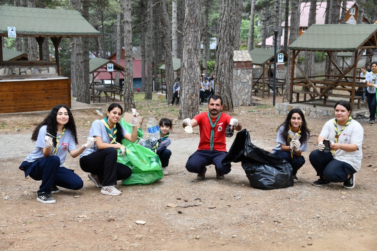 Zorkun Yaylası şenlik tepesinde çevre temizliği yapıldı