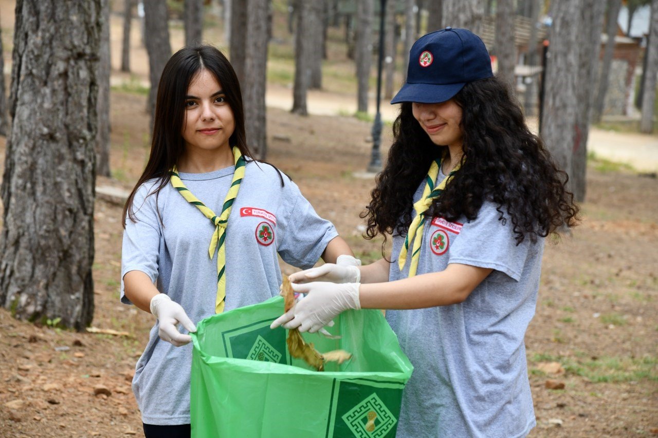 Zorkun Yaylası şenlik tepesinde çevre temizliği yapıldı