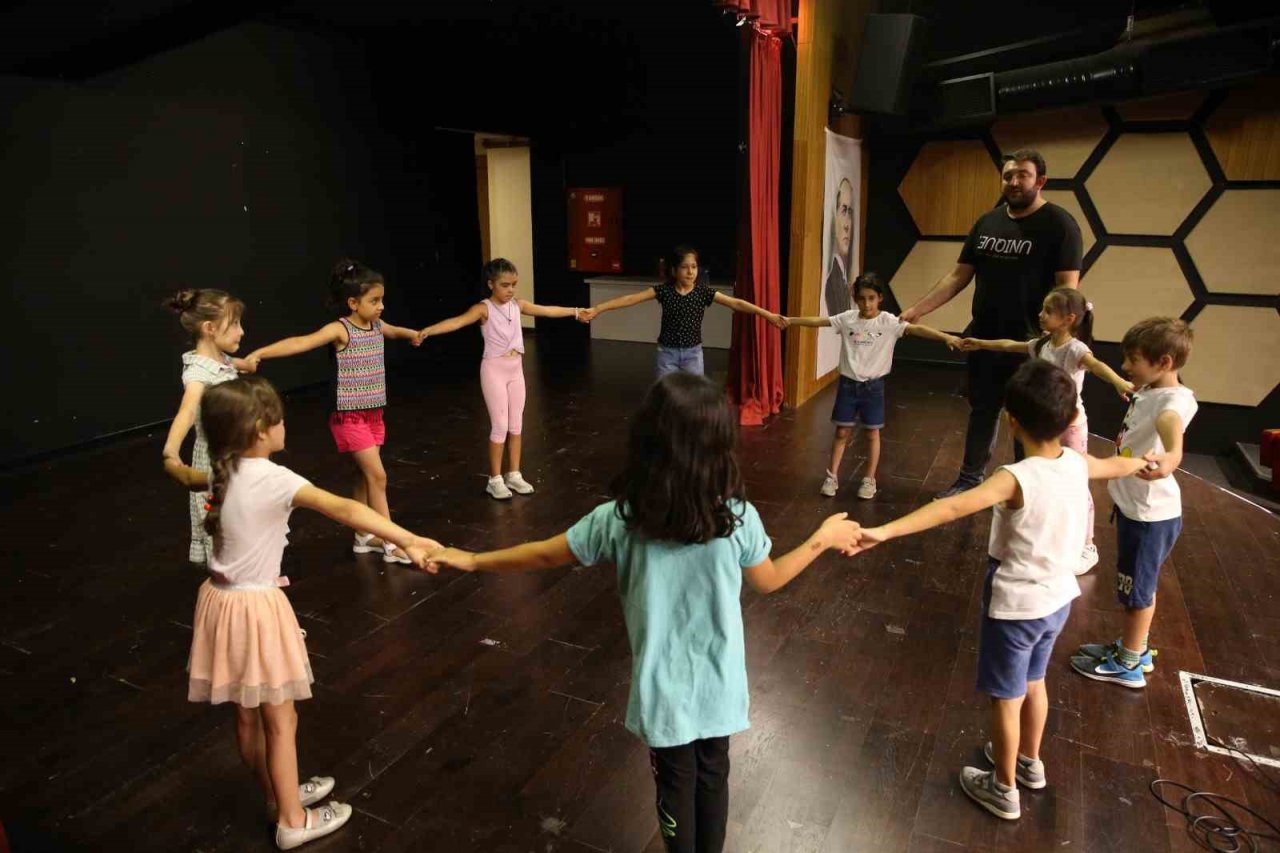 Yenilikçi drama kursunda eğitimler sürüyor