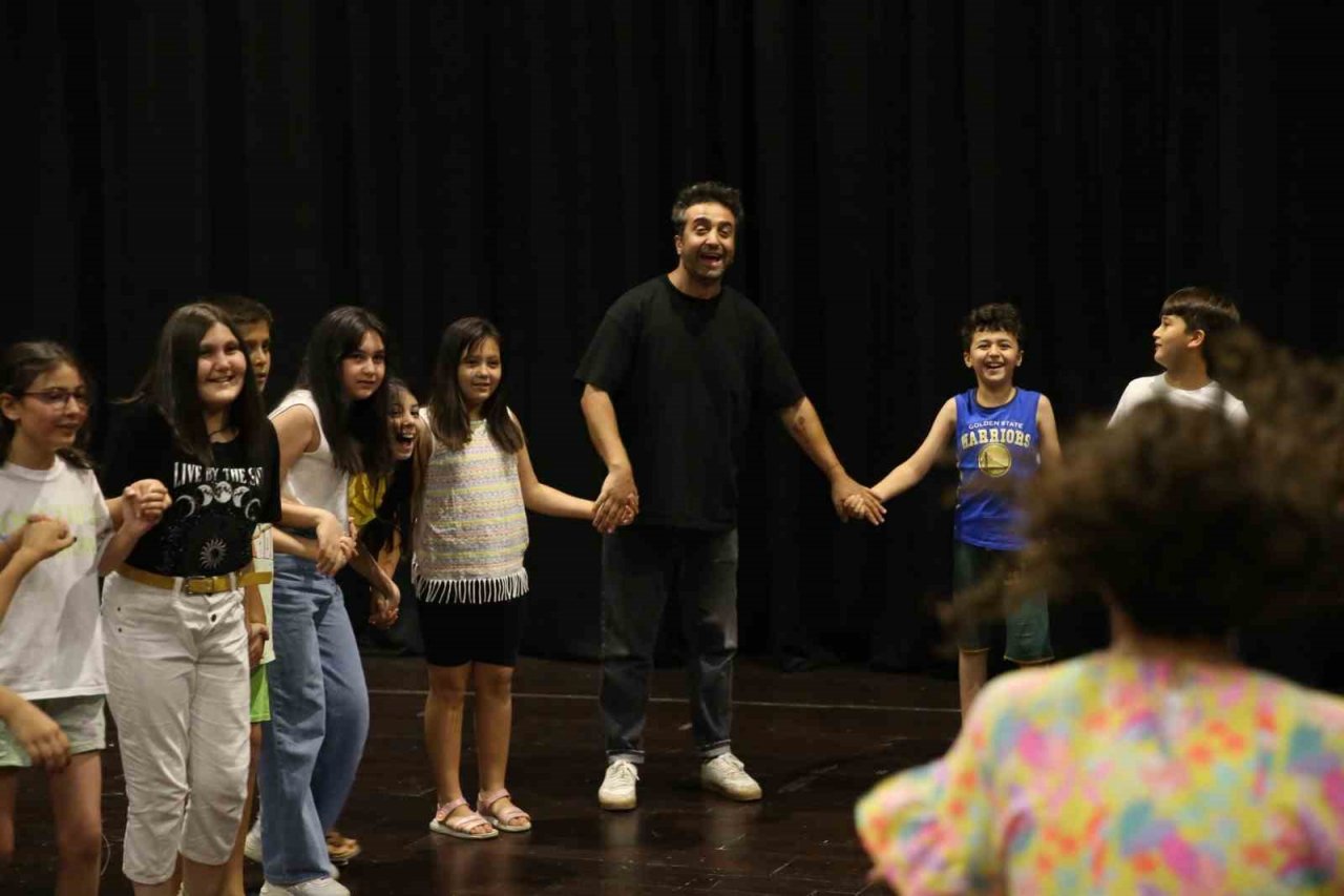 Yenilikçi drama kursunda eğitimler sürüyor