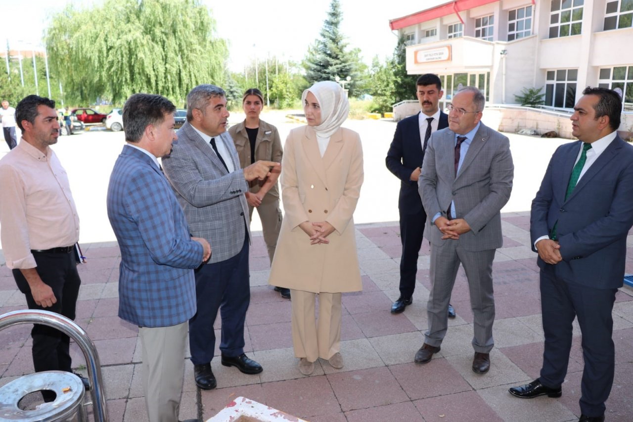 Vali Yiğitbaşı, yıkılacak okullarda incelemelerde bulundu