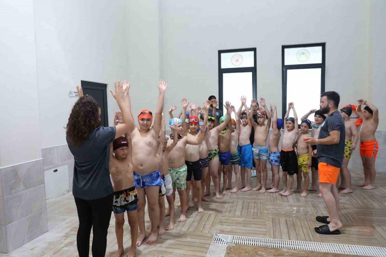 Akyazı’da yüzme bilmeyen kalmayacak