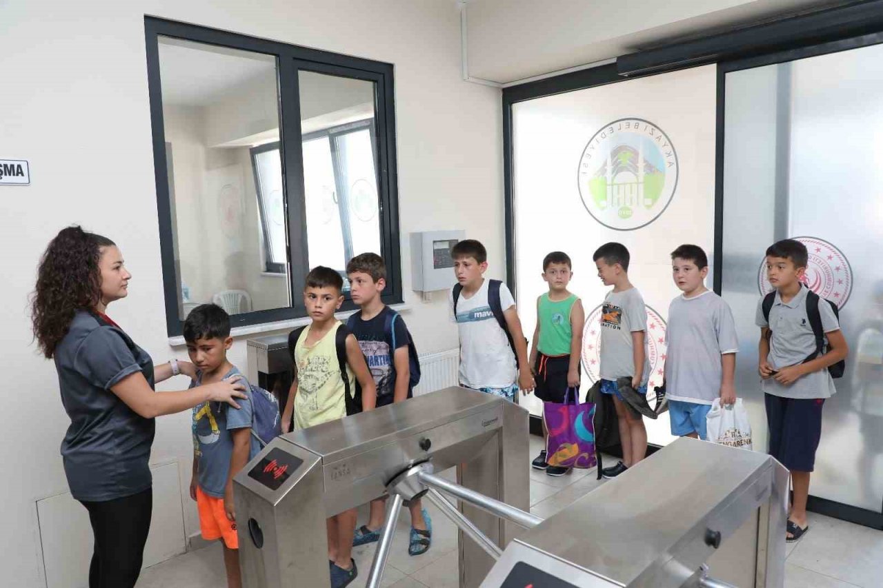 Akyazı’da yüzme bilmeyen kalmayacak