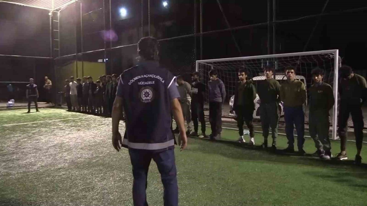 Amasya’da tırda 70 kaçak göçmen yakalandı