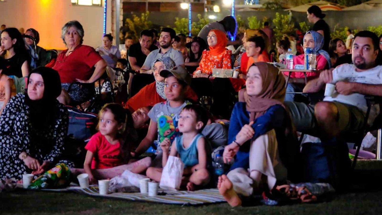 Tekstil Park’ta “Hababam Sınıfı” gecesi yaşandı