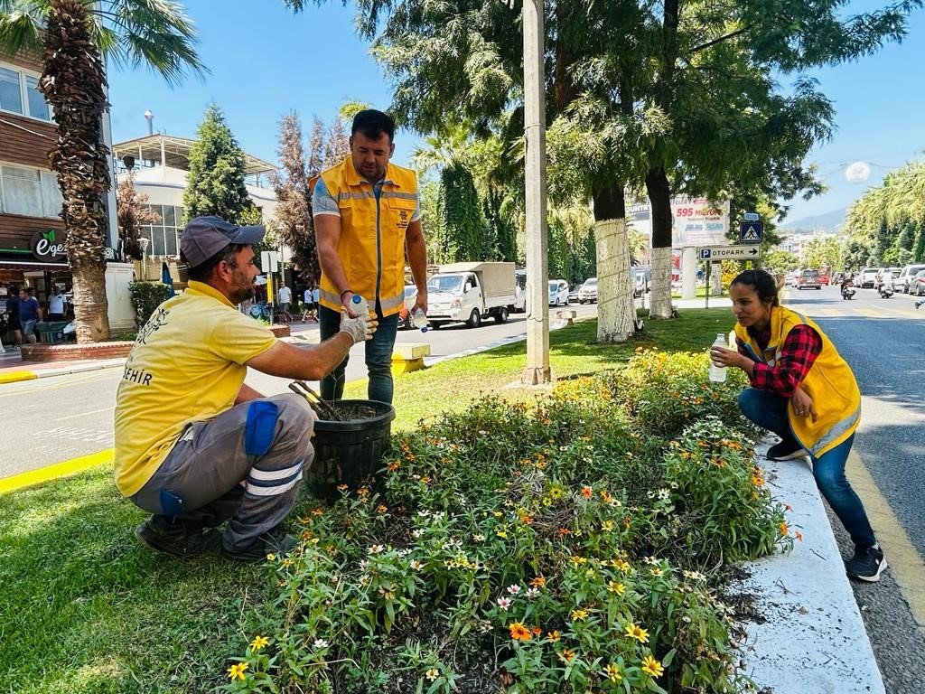 Aydın için çalışan personellere, Büyükşehir’den su takviyesi