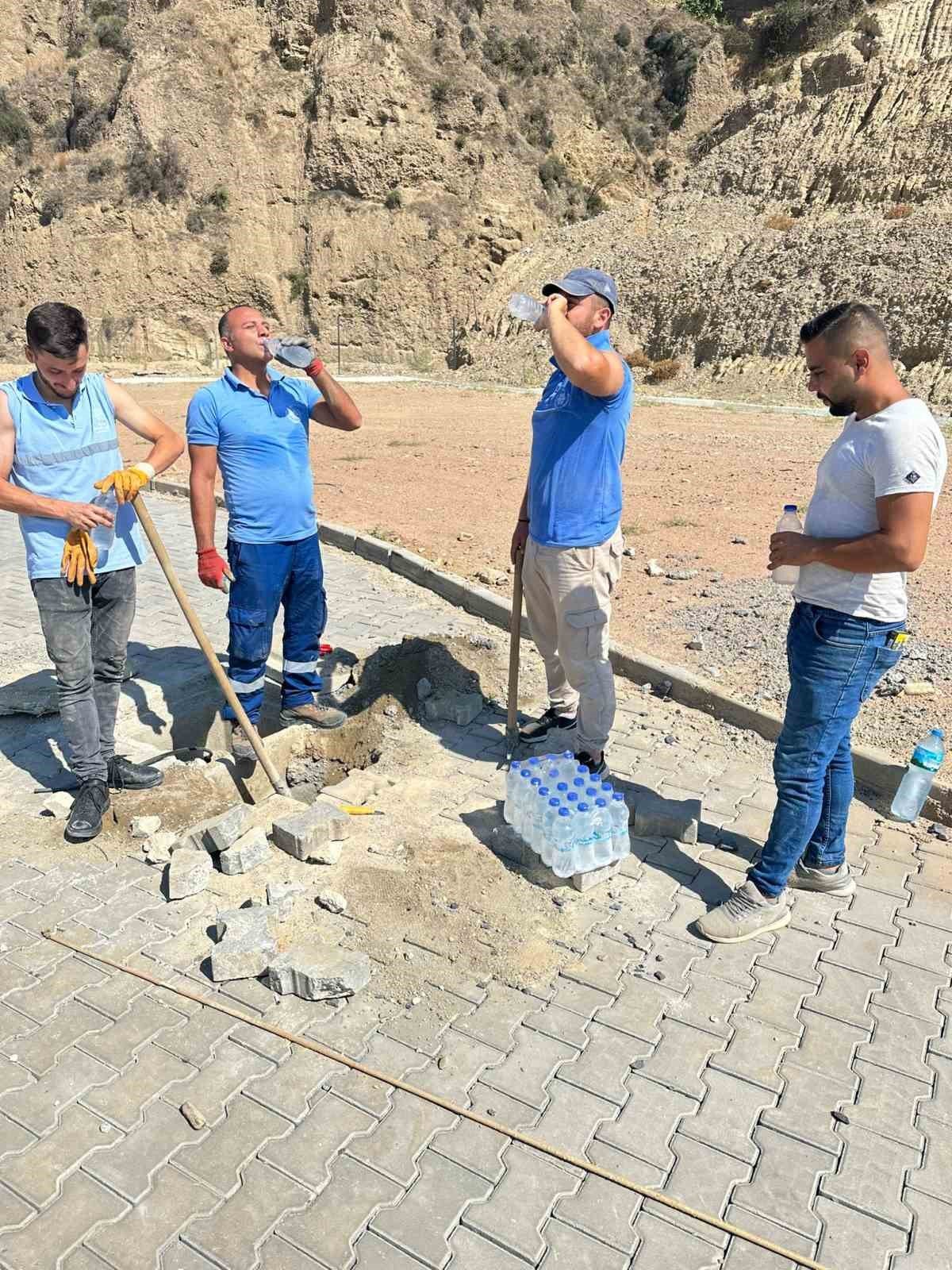 Aydın için çalışan personellere, Büyükşehir’den su takviyesi