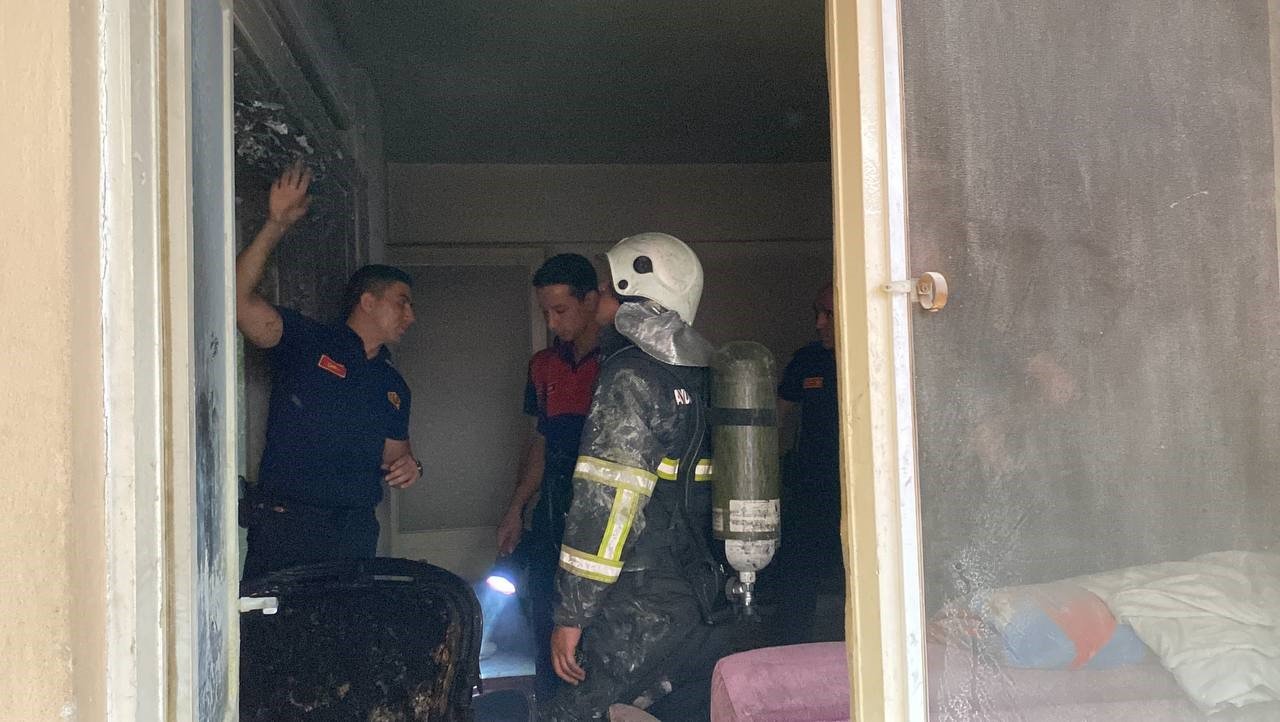 Alevlerden yalınayak kaçarak kurtuldu