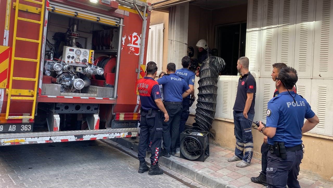 Alevlerden yalınayak kaçarak kurtuldu