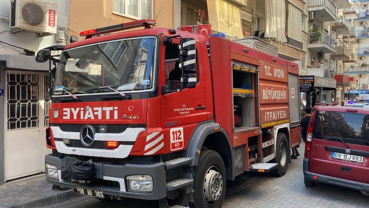 Alevlerden yalınayak kaçarak kurtuldu