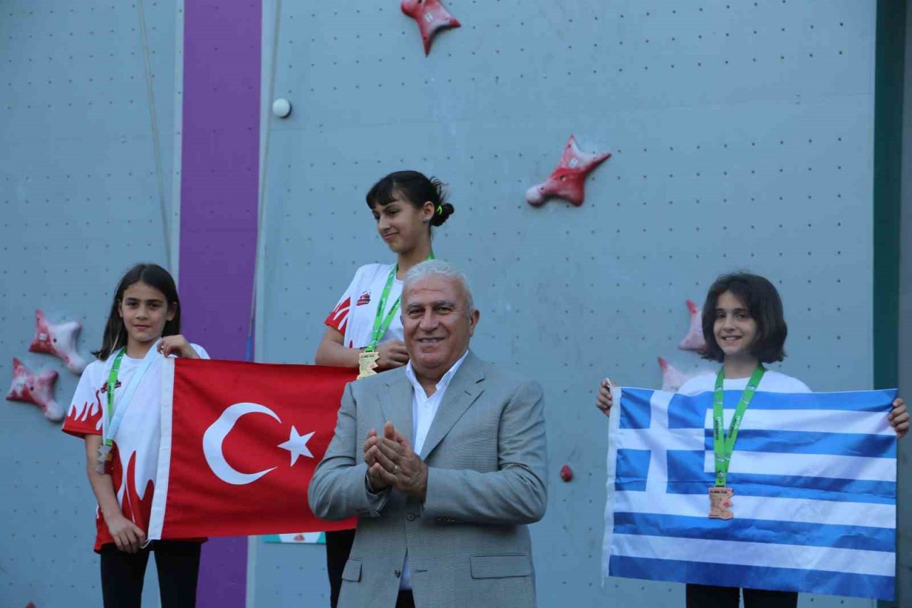 Başkan Atay’ın gençlere yönelik projeleri dikkat çekiyor