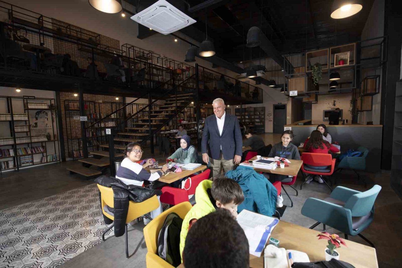 Başkan Atay’ın gençlere yönelik projeleri dikkat çekiyor