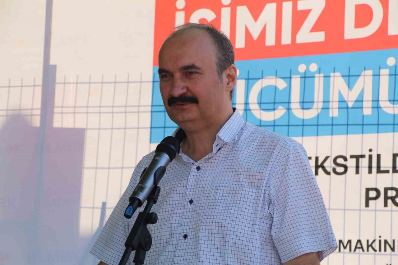 Dezavantajlı kadınlara evde çalışmaları için ücretsiz dikiş makineleri verildi