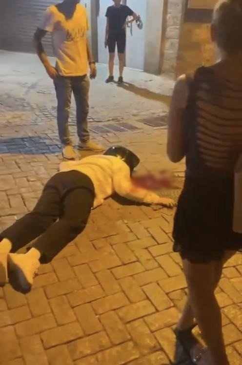 Beşiktaş Çarşı’da kanlı gece: Silahlı saldırıya uğrayan motosikletli ağır yaralandı