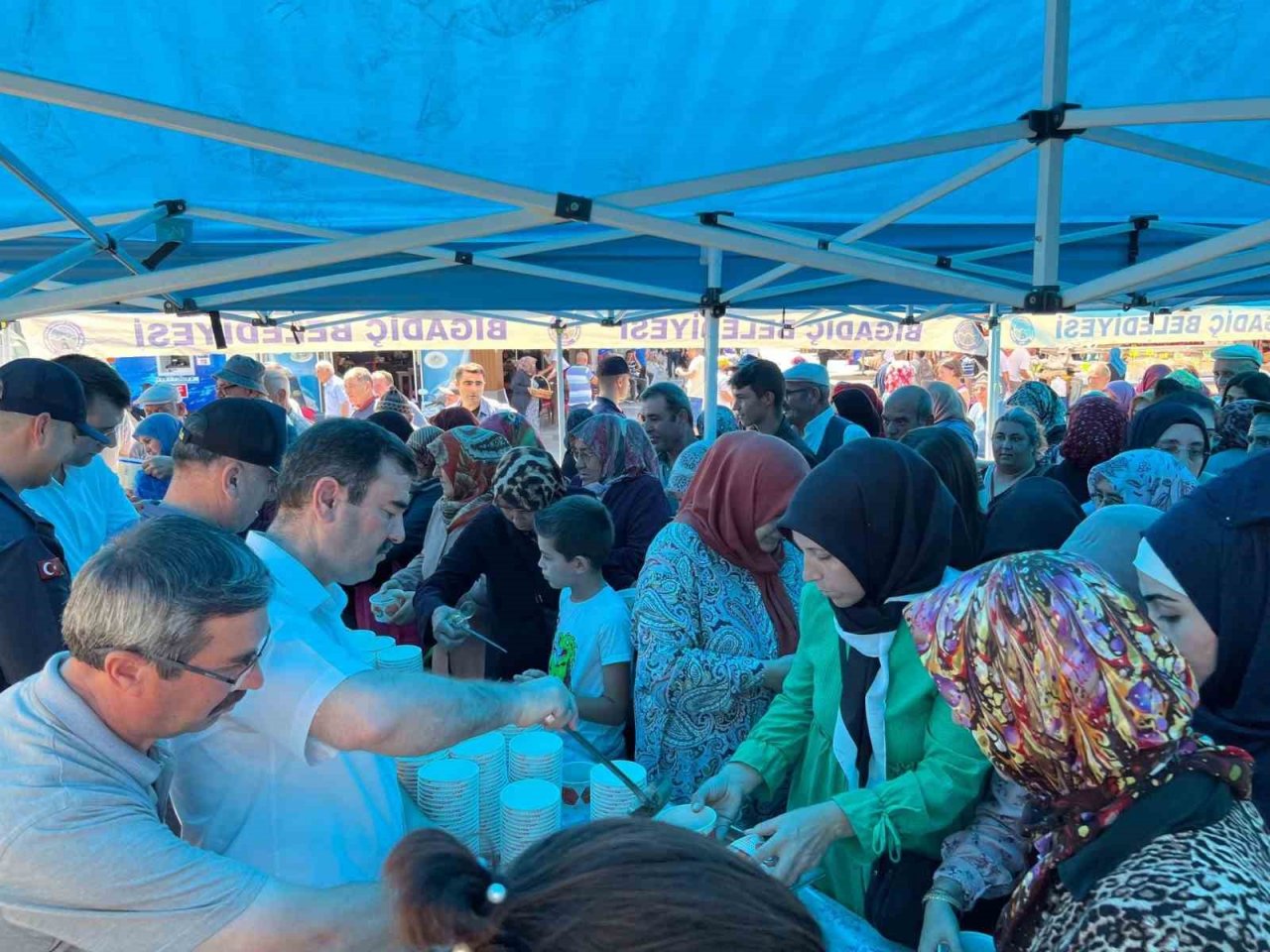 Bigadiç Belediyesinden aşure ikramı