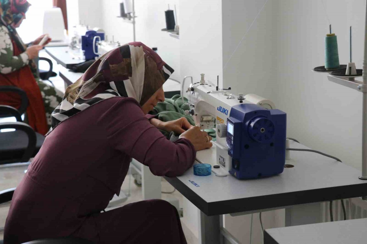 Bu merkez ev hanımlarının aile ekonomisine katkı sağlayacak