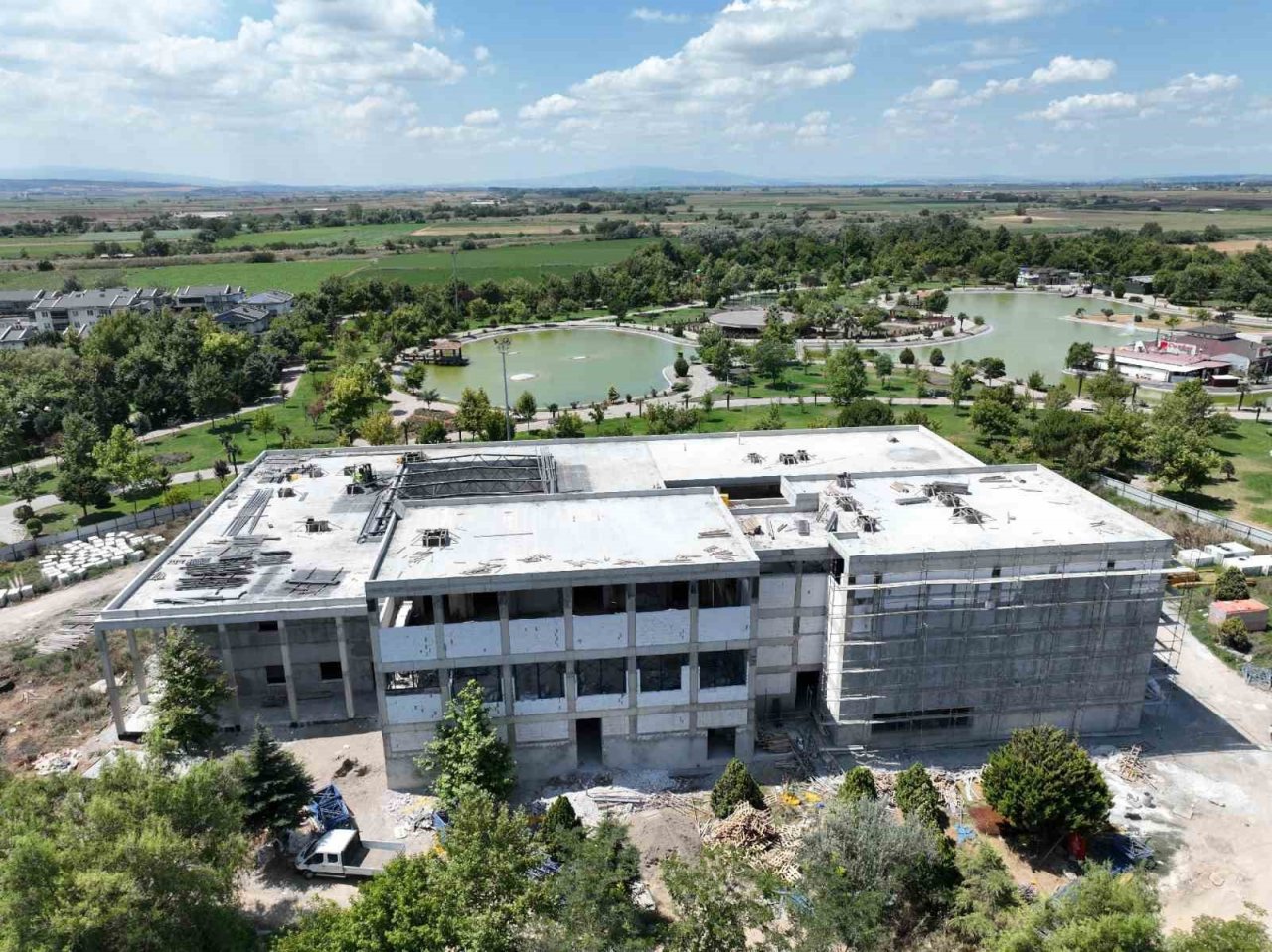 Karacabey Kültür Merkezi’nde inşaat hızlandı