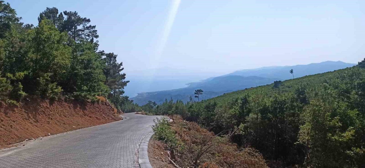 Kazdağları’ndaki cam seyir terasına ziyaretçi akını