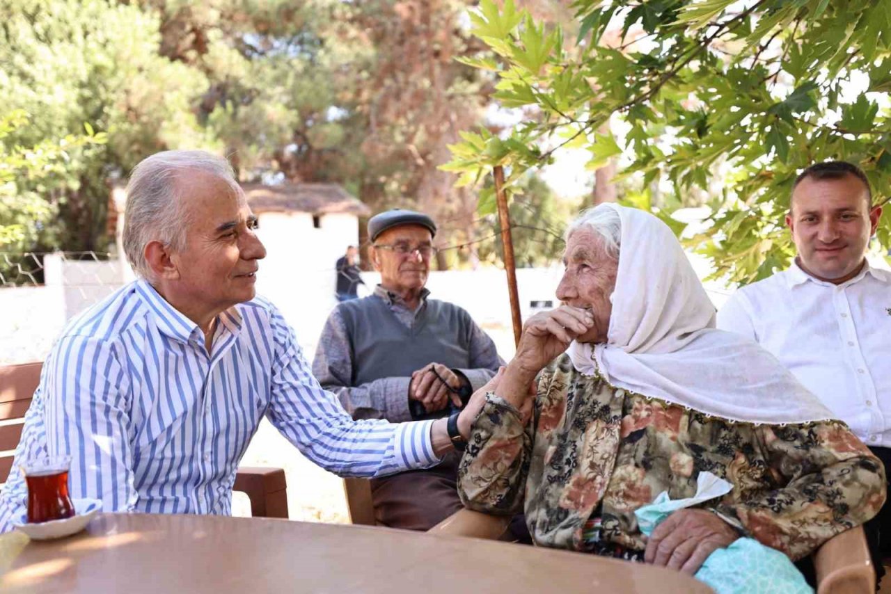 Başkan Zolan Çivrilli hemşehrileriyle kucaklaştı