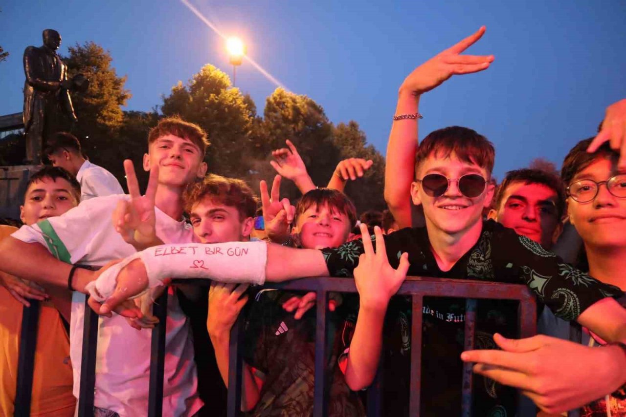 "Motive", Düzceliler ile coşturdu