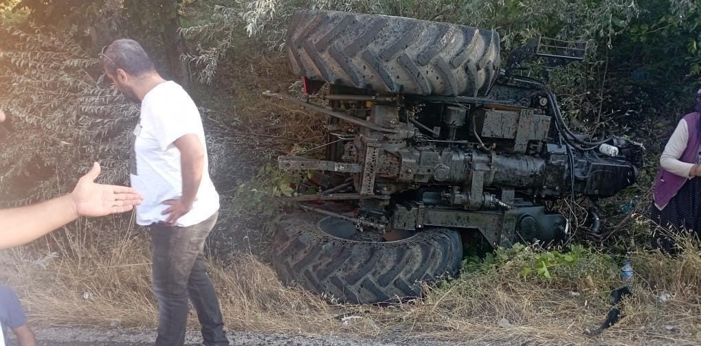 Biçerdöver ile traktör çarpıştı: 2 yaralı