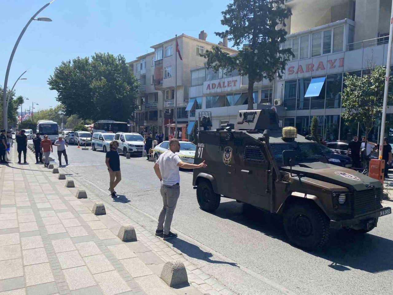 Esenyurt’taki tekel bayi cinayetinin şüphelileri Büyükçekmece Adliyesi’nde