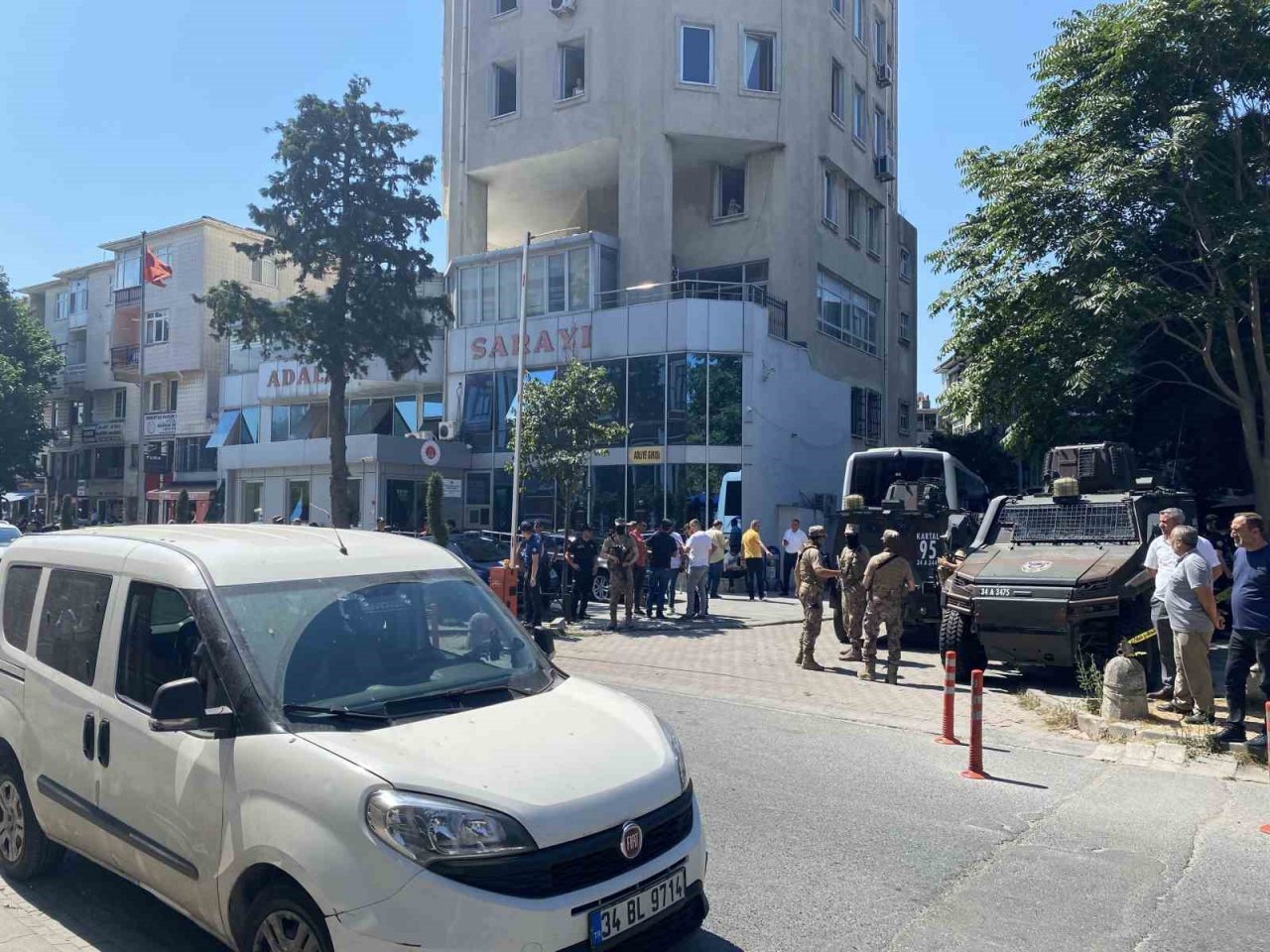 Esenyurt’taki tekel bayi cinayetinin şüphelileri Büyükçekmece Adliyesi’nde