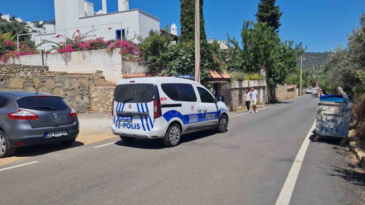 Eşi tarafından havuzda baygın bulundu