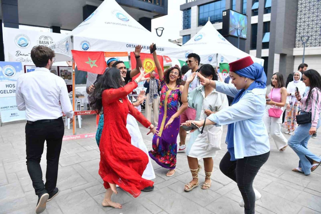 Trabzon’daki yabancı öğrencilerin Kültür Panayırı yoğun ilgi gördü