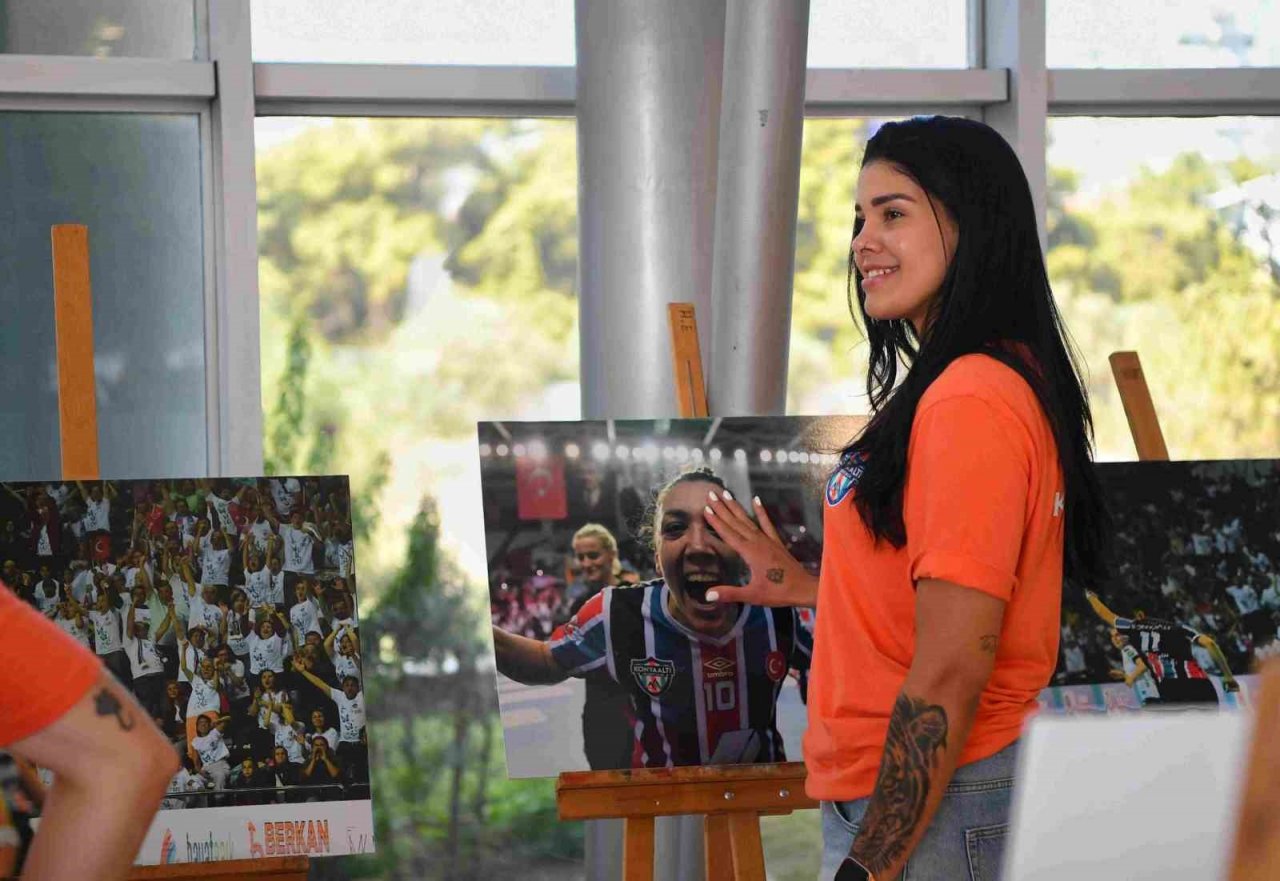 Avrupa Şampiyonunun final maçı kareleri sergi oldu