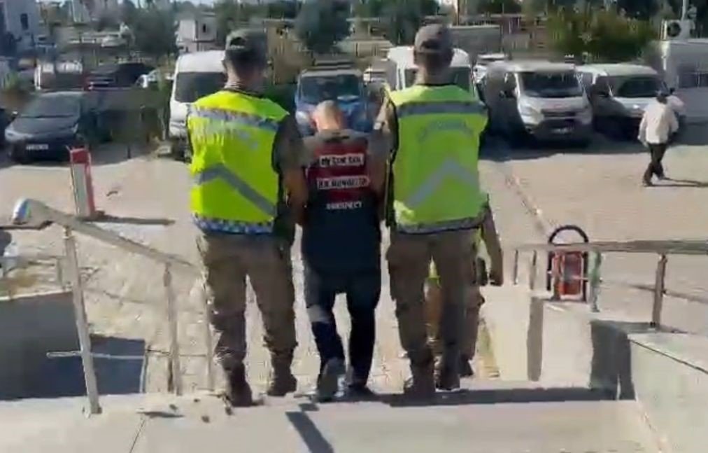 Hatay’da 25 yıl hapis cezasıyla aranan şahıs yakalanıp tutuklandı