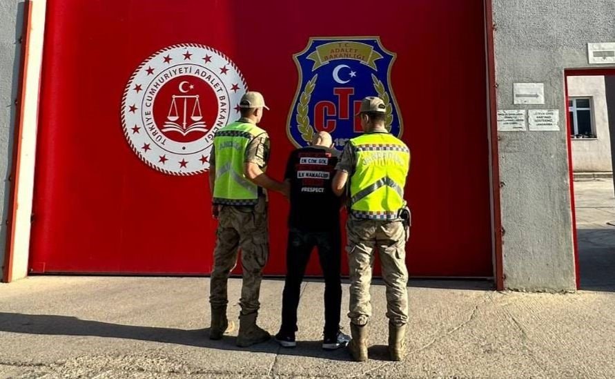 Hatay’da 25 yıl hapis cezasıyla aranan şahıs yakalanıp tutuklandı