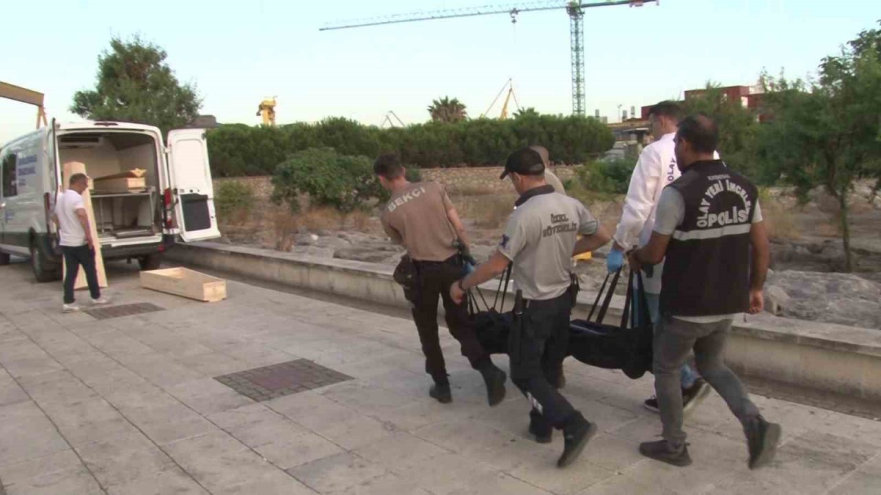 Pendik’te yabancı uyruklu genç girdiği denizde boğularak hayatını kaybetti