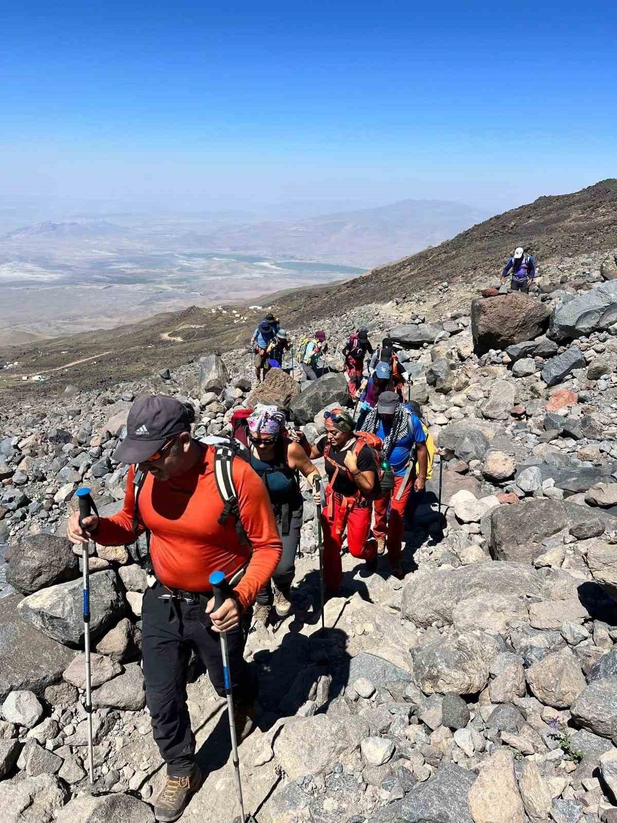 İnegöllü Dağcılar Yazdan Kışa Yürüdü