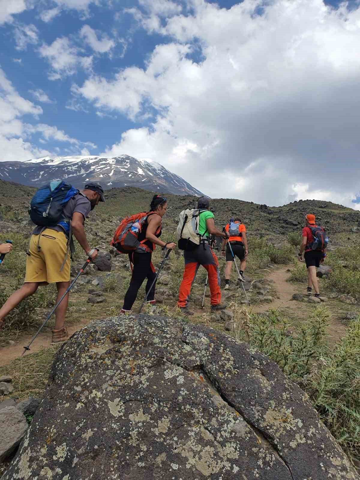 İnegöllü Dağcılar Yazdan Kışa Yürüdü