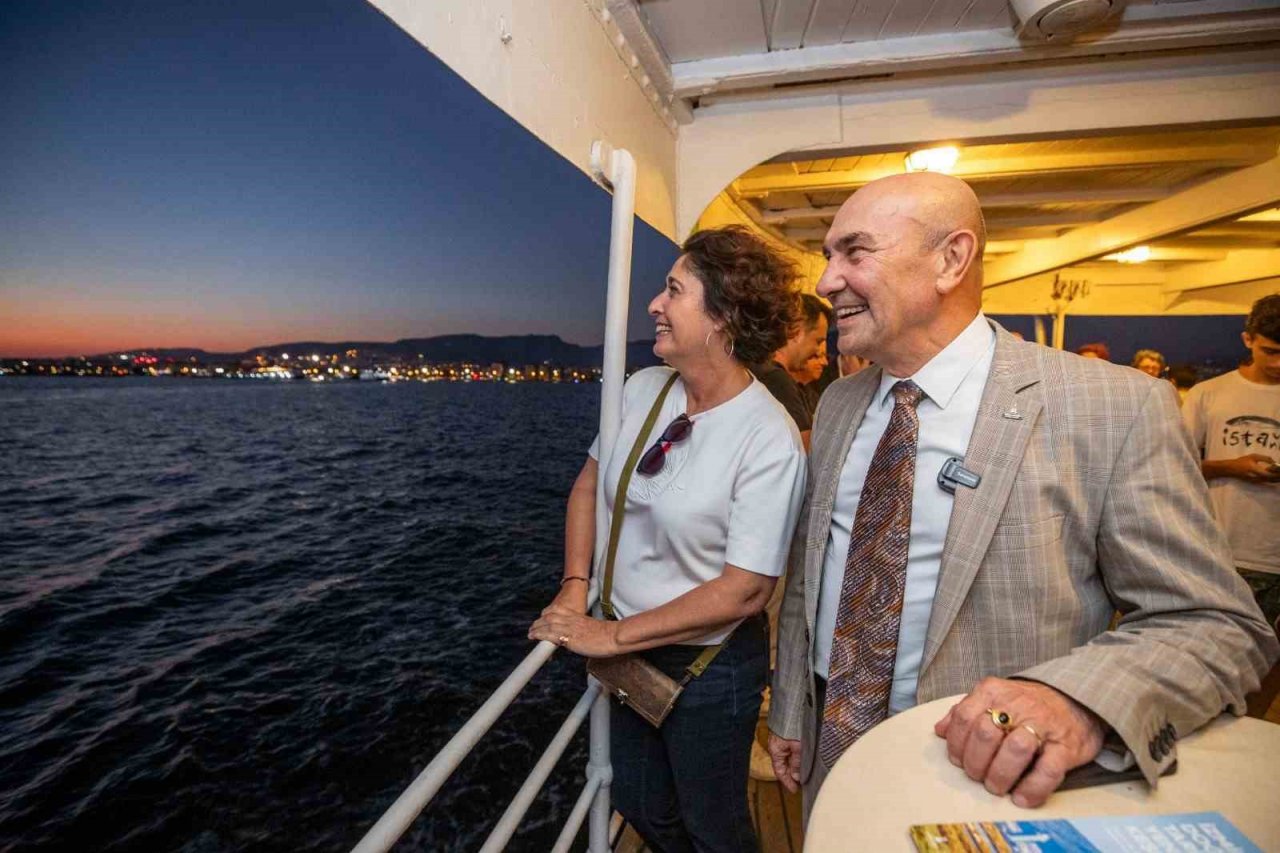 İzmir’in tarihi “Körfez Turu” ile denizden keşfediliyor